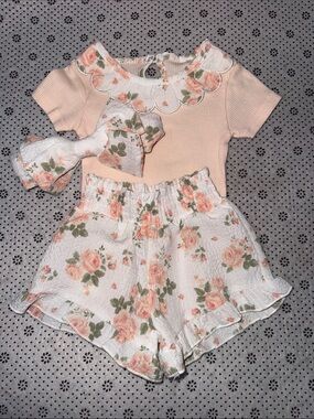 🛍 PRETTY LITTLE GIRLS 3 Piece  OUTFIT SIZE 6-9 MONTHS 🛍